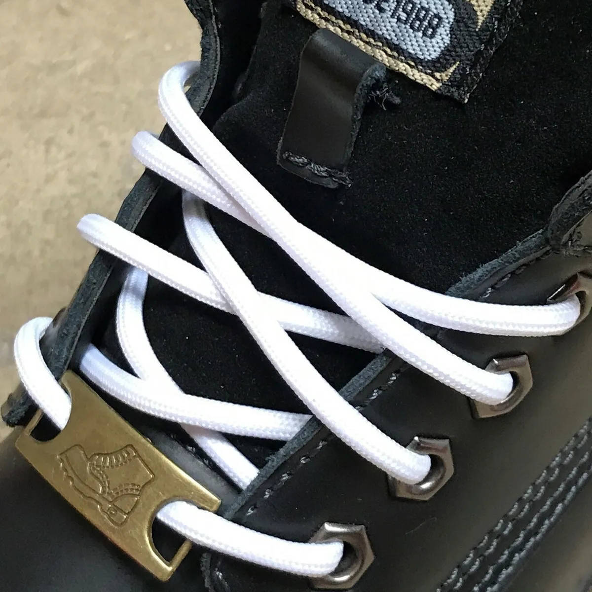 shoelaces that stay tied